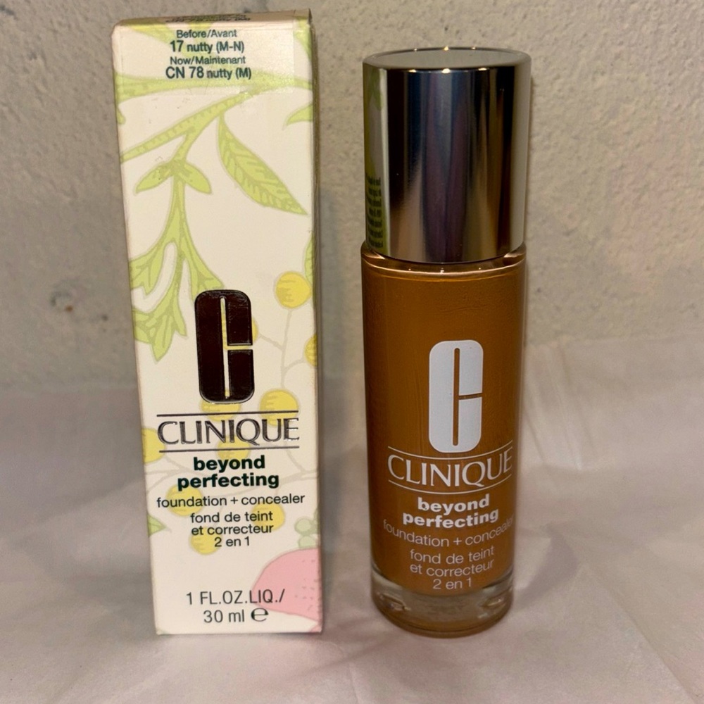 Clinique Beyond Profecting foundation and concealer 17 Nutty
M-N